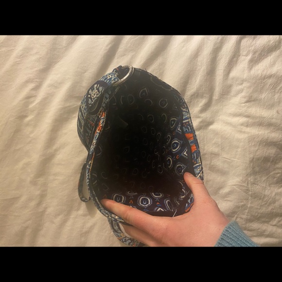 Vera Bradley sling bag - Picture 2 of 3